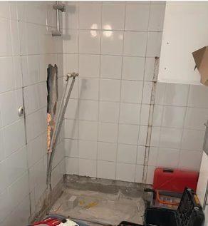 Badkamer voor renovatie Haarlem