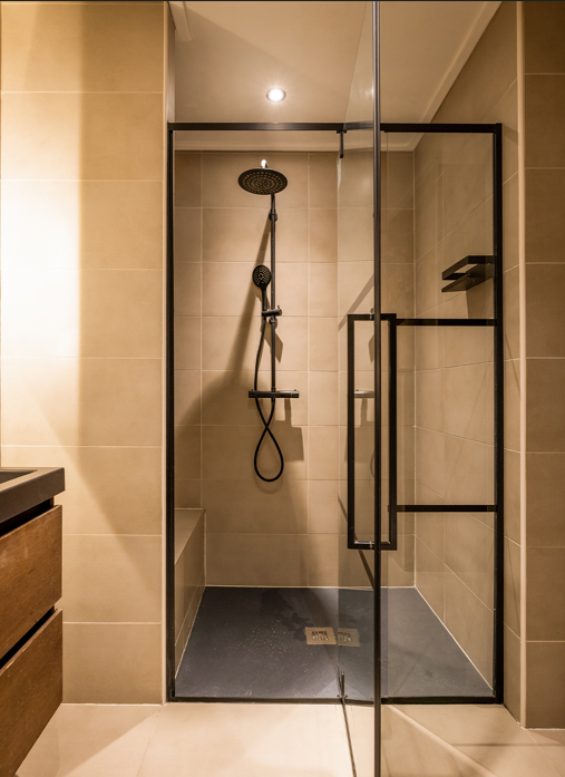 Nieuwe inloopdouche bovenverdieping Haarlem