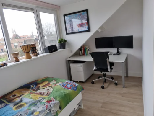 Open zolder gesplitst in 2 slaapkamers Halfweg